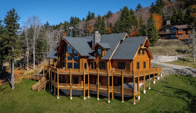 Royal Explorer Lodge Ski-in/Ski-Out Slope-side! Snowshoe’s Premier Luxury Cabin
