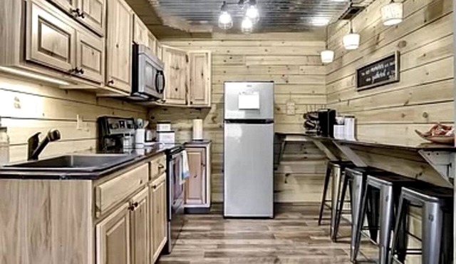 Rustic Mountain Barn Retreat with Private Hot Tub Near Lost River State Park in Wardensville, West Virginia