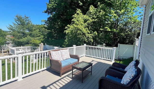 Salem Gem! Home away from home in Salem, Ma with yard!