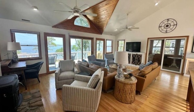Scout's Harbour Family Bayhouse!