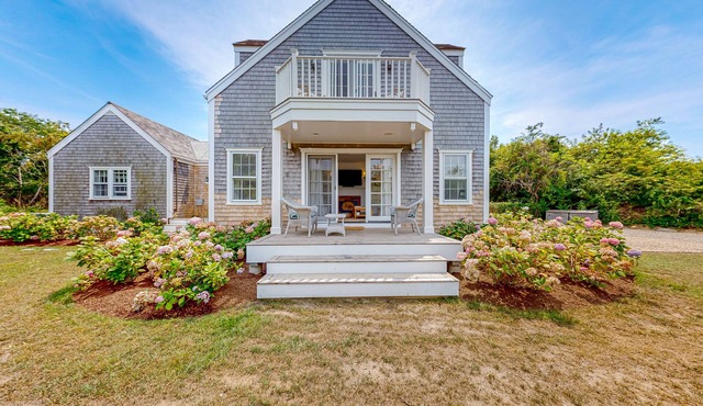 Sea Glass Hideaway | House on Nantucket within walking distance to town & ferry