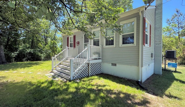 Sea Pines -2BR CLOSE TO SHOPPING,SCREENED PORCH, Linens and Towels Provided