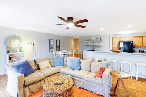 Seaside - Three's A Charm D-104