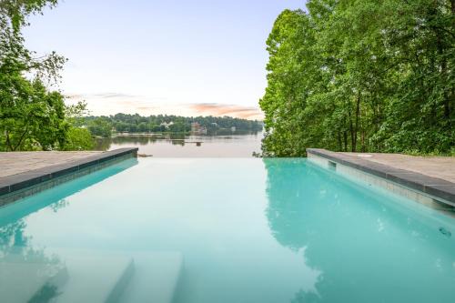 Secluded 3 Acre 5 BR Resort with Heated Private Lakeview Saltwater Infinity Pool, Hot Tub, Boat House, Sauna, and Game Room