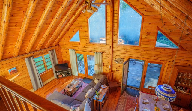 Secluded Hudson Valley Log Cabin 🪵Sleeps 8