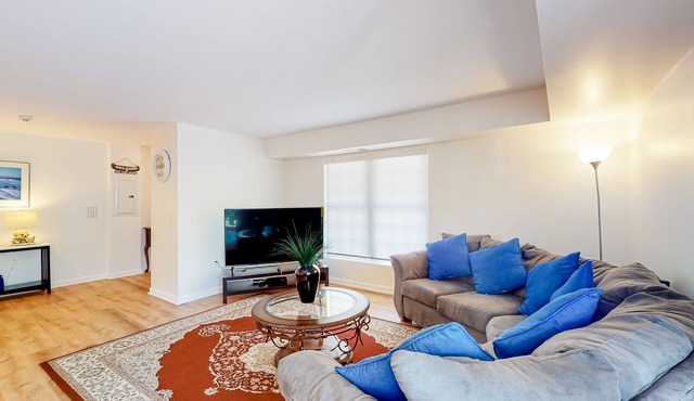 Second-floor condo with full kitchen, washer/dryer, central AC, & boat slip use