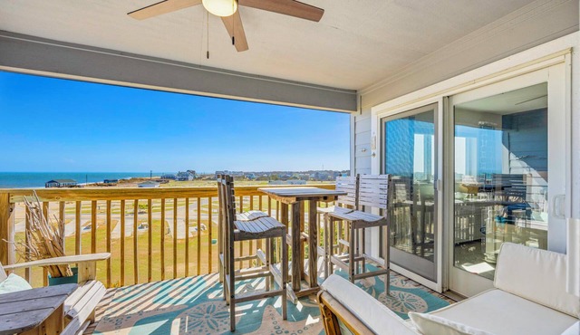 Semi-Oceanfront Condo w/Resort Pool, Elevator, Private Sundeck. Top Notch Stay!