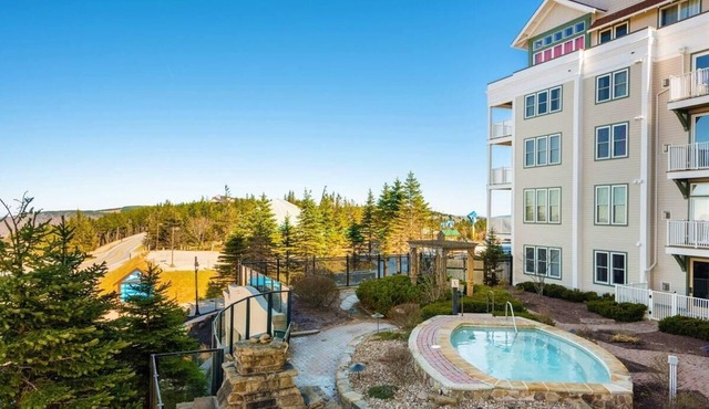 Seneca Lodge in Snowshoe Village - Steps to Ski Slopes
