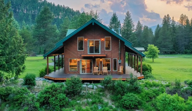 Serene Cabin on the Moyie River on 21 Acres