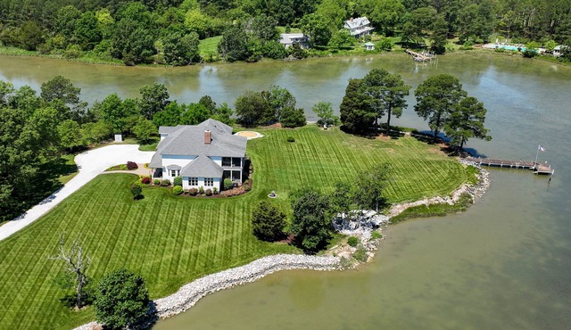 Short drive to Downtown Cambridge | Private Dock | Kayaks | 1000 Ft of Shoreline
