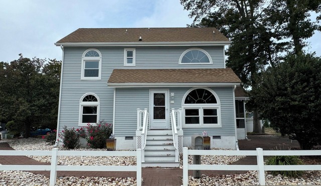 SHORT WALK TO BEACH, QUIET RESIDENTIAL NEIGHBORHOOD