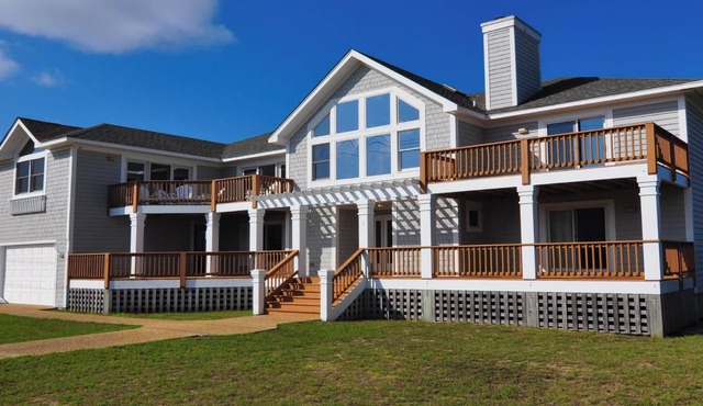 Silver Creek: Semi-Oceanfront, Private Pool, Hot Tub