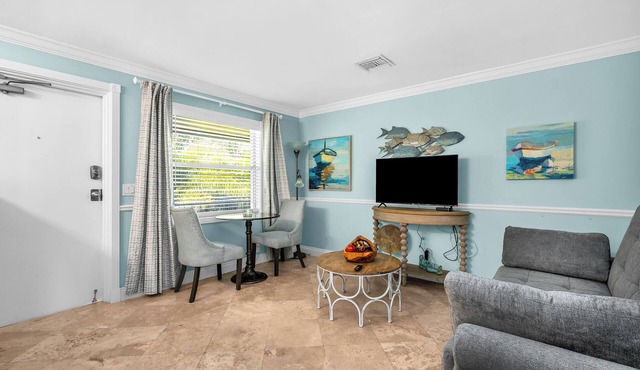 Simple & Cozy WPB Apartment #5