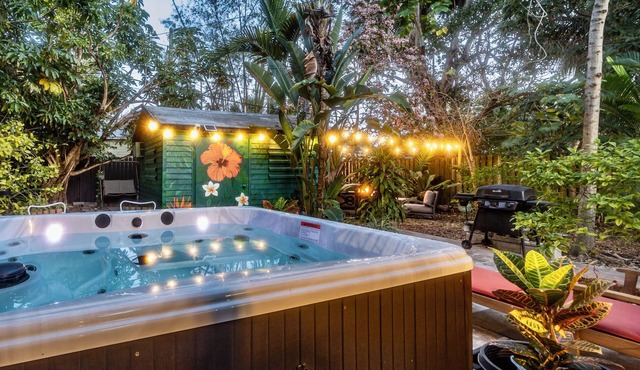 Siren's Cove 2 bedroom House-Hot Tub-for 4 Guests