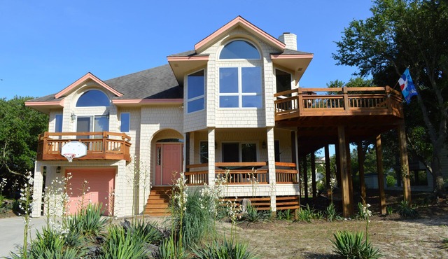 Situated for an Active or Relaxing Beach Vacay-Close to It All-NO Other Fees