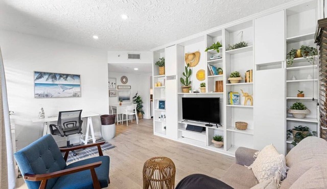 Sleek 1BR Retreat in Victoria Park