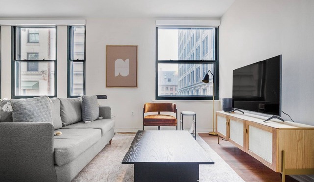 Sleek Downtown 1BR w/W/D, Doorman, near Chinatown T, by Blueground