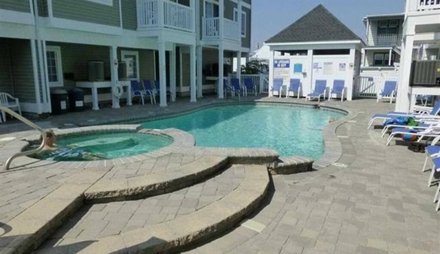 SLEEPS 14 POOL BEACH BLOCK NEAR AMUSEMENT PIER, RIDES, WATERPARK, SEAPORT PIER!