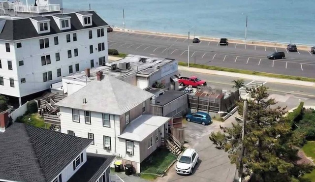 Sleeps 5-6 - across from Nantasket Beach