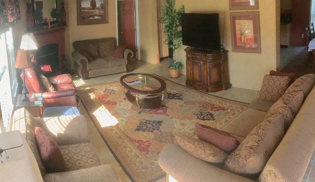 Sleeps 6 in 4 Queen Beds, former farmland, near New Bern, home of Tryon Palace.