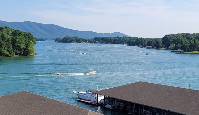 Smith Mountain Lake Condo w/Loads of Amenities