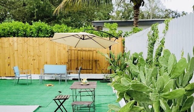 Soccer Fun Hub Home, Pets Welcome, 4 Cars Parking, Private Patio Prime Location
