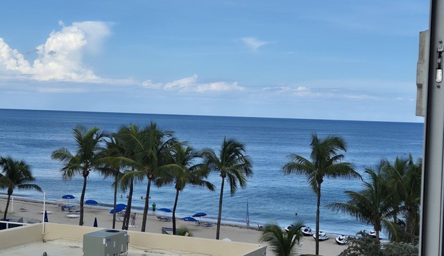 Soothing beachfront studio, ocean view, Ocean Manor
