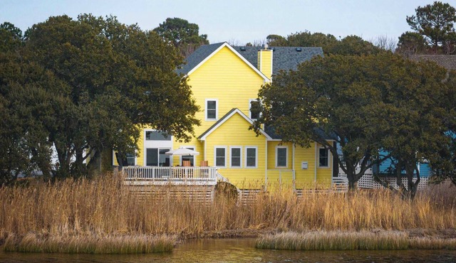 Soundfront Corolla Home with Hot Tub & Sunset Views!