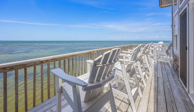 Soundfront Dog Friendly Home w/Hot Tub and Windsurfing Access