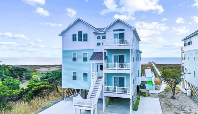 Soundfront home, shallow water, private pool, hot tub, windsurfing access ★