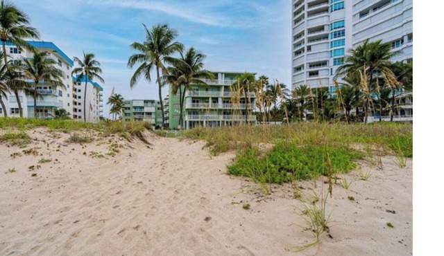 SOUTH FLORIDA VACATION RENTAL. Work from home at the beach LOCATION LOCATION
