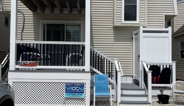 Southend 2 story Condo - 2 blocks to Beach!