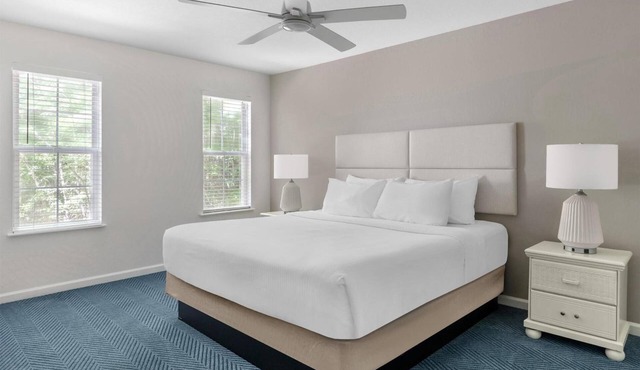 Spacious 1BR Suite w/Kitchen: Steps to Indoor Water Park & Lake Trails