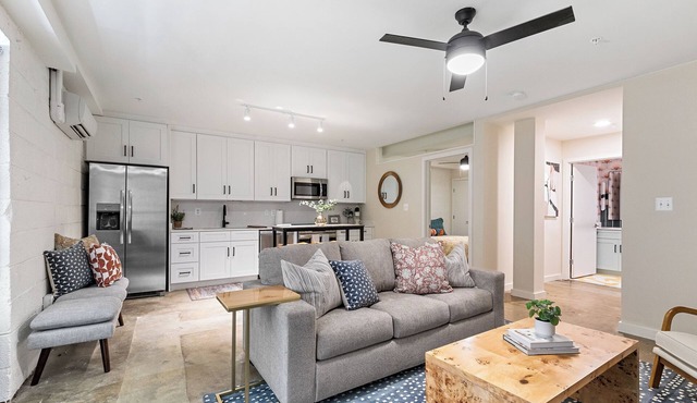 Spacious 2-Bedroom in Forest Hill with Parking