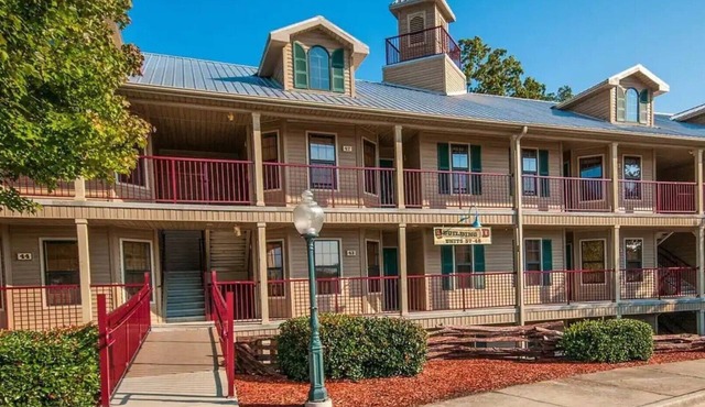 SPACIOUS 2BD/2 BA by Blue Ridge Mountains