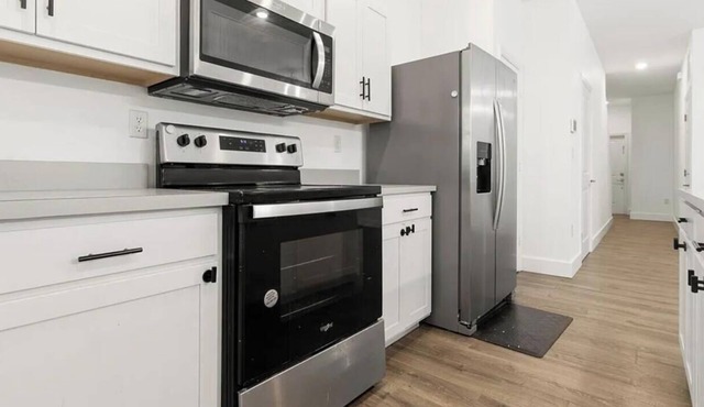 Spacious 3-bedroom townhome in peaceful Florida City with AC