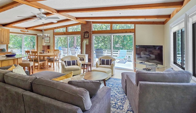 Spacious 3BD-Near Ocean Beaches, Private Setting, Enclosed Outdoor Shower, Large Deck & A/C