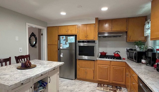 Spacious 4 BD 2 Bath in Quiet area avail July
