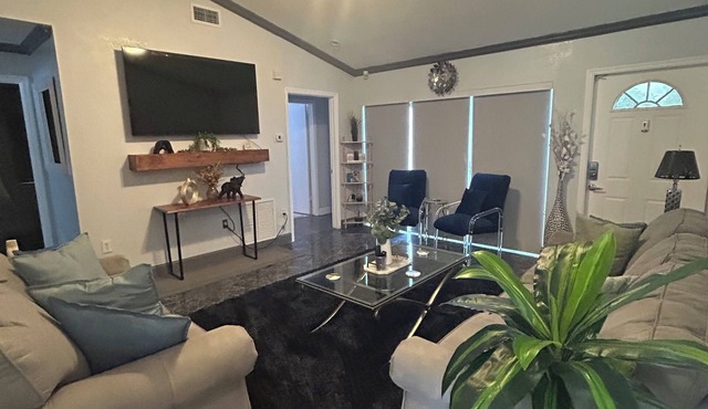 Spacious 4 bedroom house with a sofa-bed in wonderful Miami Gardens with AC.