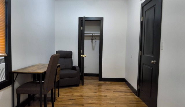 Spacious 4-bedroom apartment in amazing Newark with AC