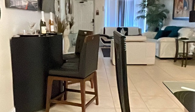 Spacious 4-bedroom house in lovely Hollywood with WiFi, AC