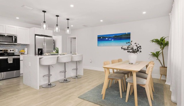Spacious 4-bedroom house with a pool in fabulous Hollywood, FL