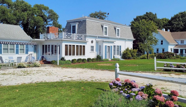 Spacious 4BD-A/C, Patio, Walk to Mayo Beach & Wellfleet Town Center