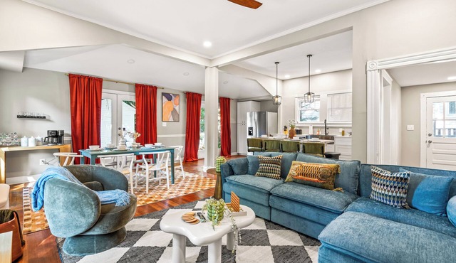 Spacious 4BD - Sleeps 10 - Movie Night & BBQ in Durham