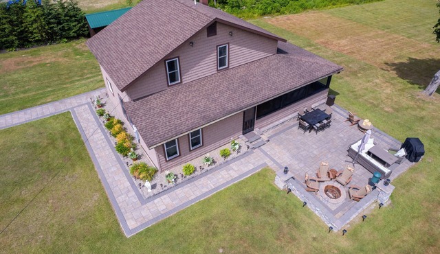 Spacious 5-bedroom, 2-bathroom house in charming Broadalbin directly on the lake