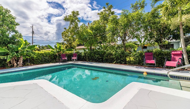Spacious 5-bedroom, 2-bath home in picturesque El Portal, complete with AC