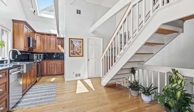 Spacious 5-bedroom condo in Arlington, close to Tufts, Harvard, MIT and Boston