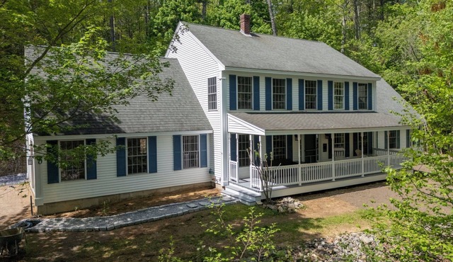 Spacious 5-bedroom estate in charming Ogunquit with AC and 700 square foot deck. in Ogunquit