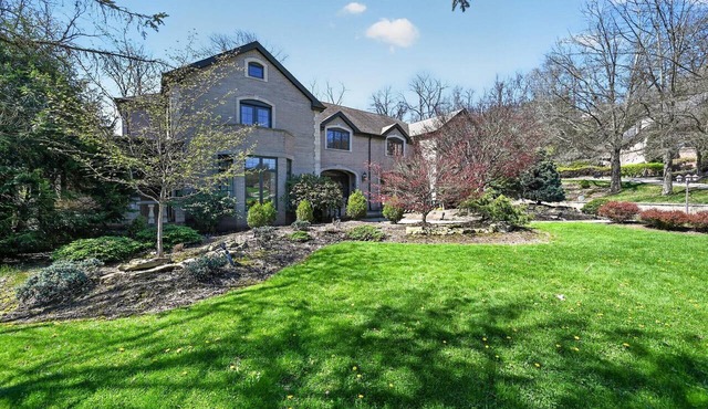 Spacious 7-bedroom house with indoor pool and sauna in peaceful Canonsburg