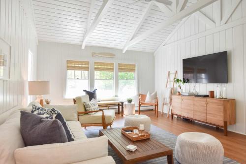 Spacious Beach House 6 Min Walk to Beach
